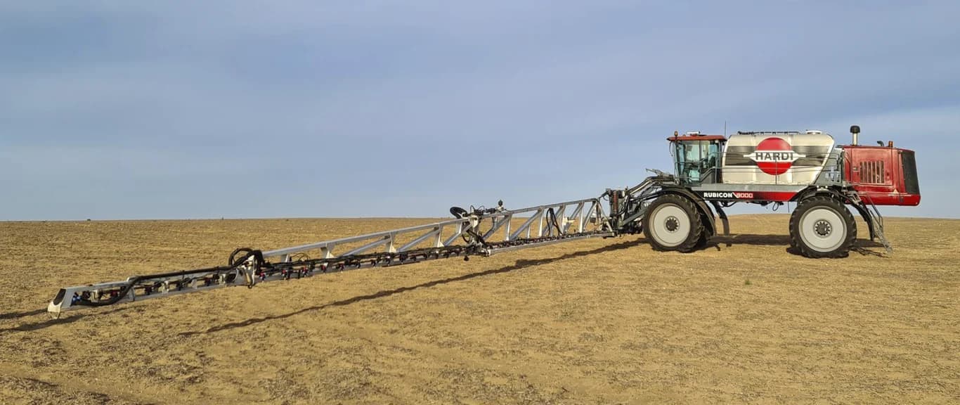 Self-Propelled sprayer HARDI RUBICON 9000 — HARDI