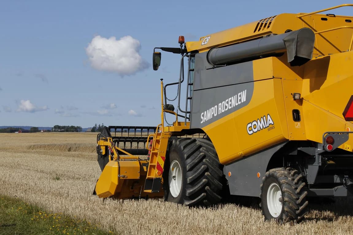 Combine harvester Sampo Rosenlew Comia C8 — Sampo Rosenlew