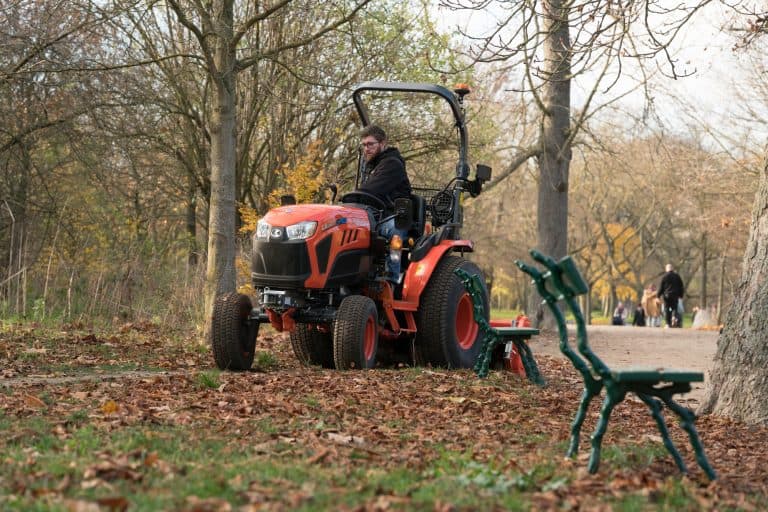 Compact tractor Kubota LXe-261 — Kubota