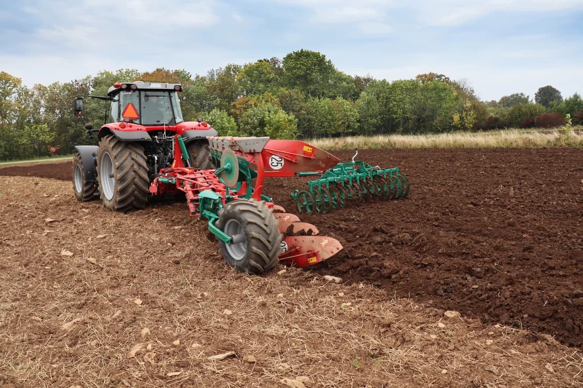 Plow Kverneland 3300 S Variomat — Kverneland