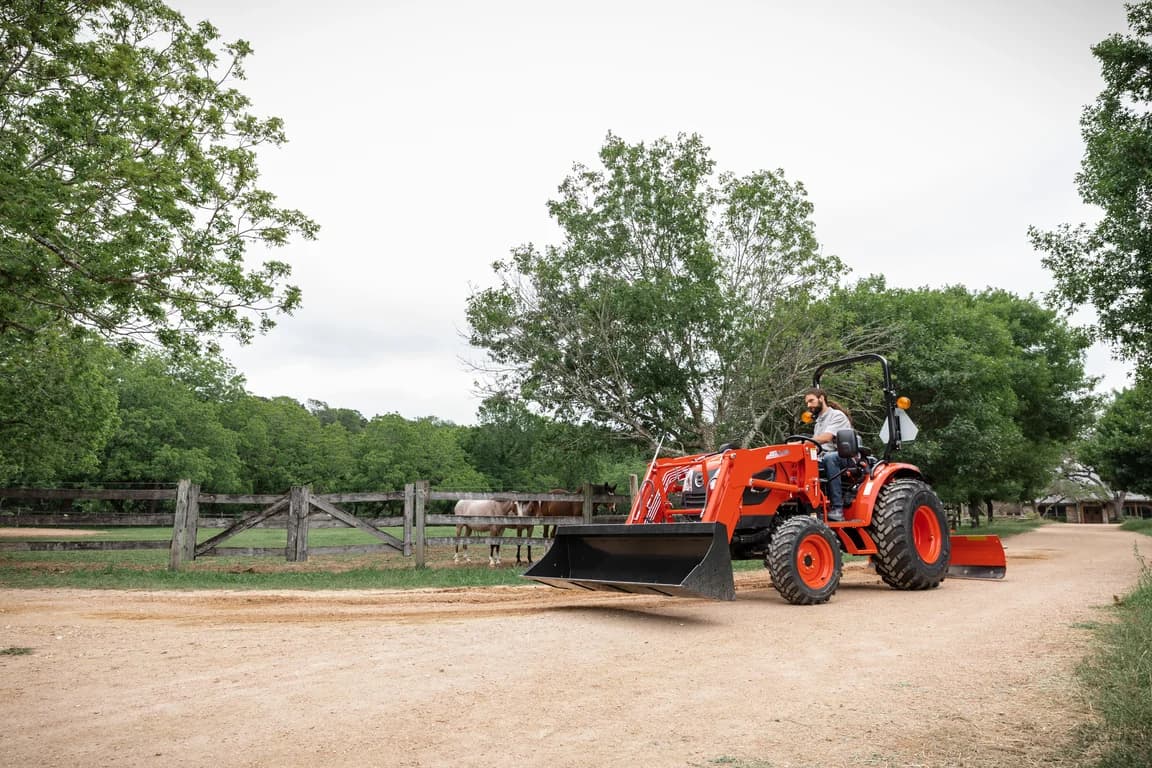 Compact tractor Kioti CK2620 — Kioti