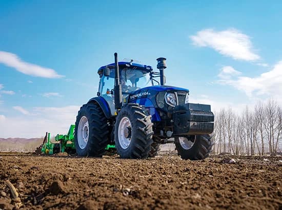 Row crop tractor Lovol R1504 — Lovol