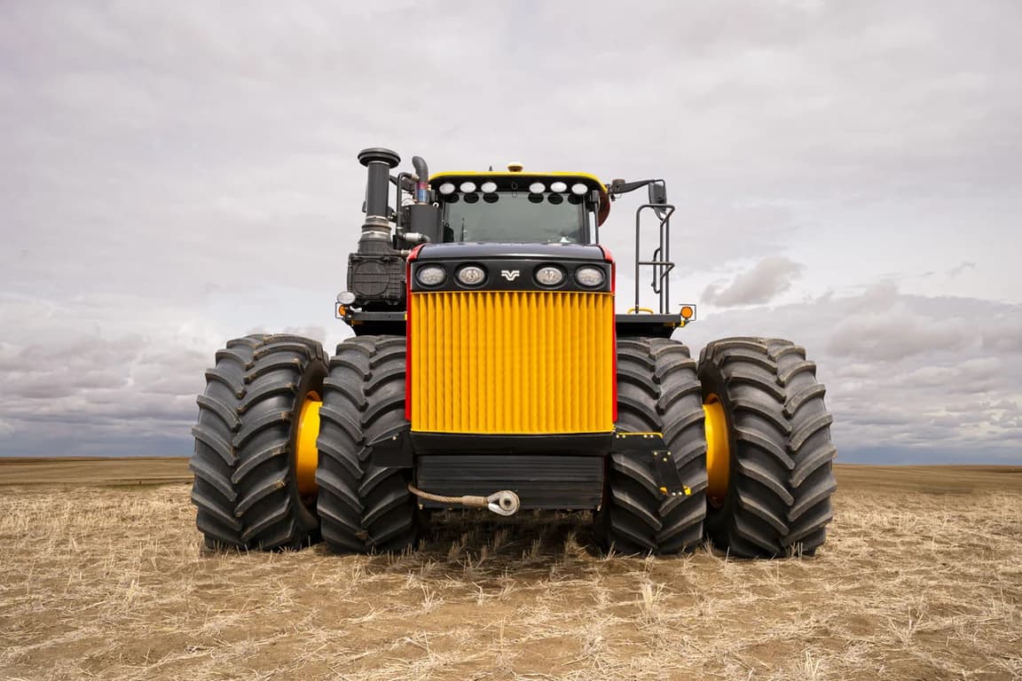 Articulated 4WD tractor Versatile 580 — Versatile