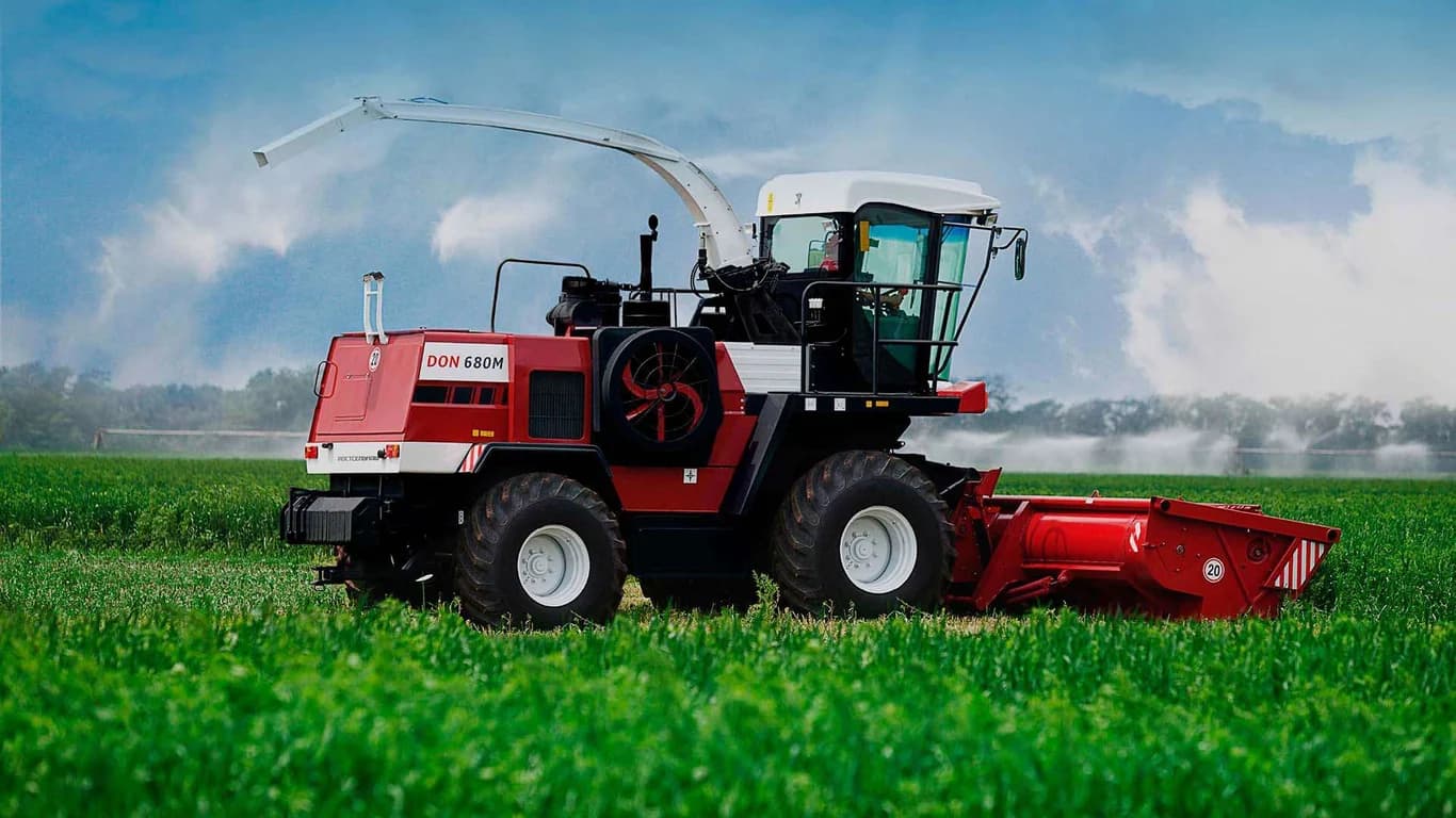 Forage harvester Rostselmash DON 680M — Rostselmash