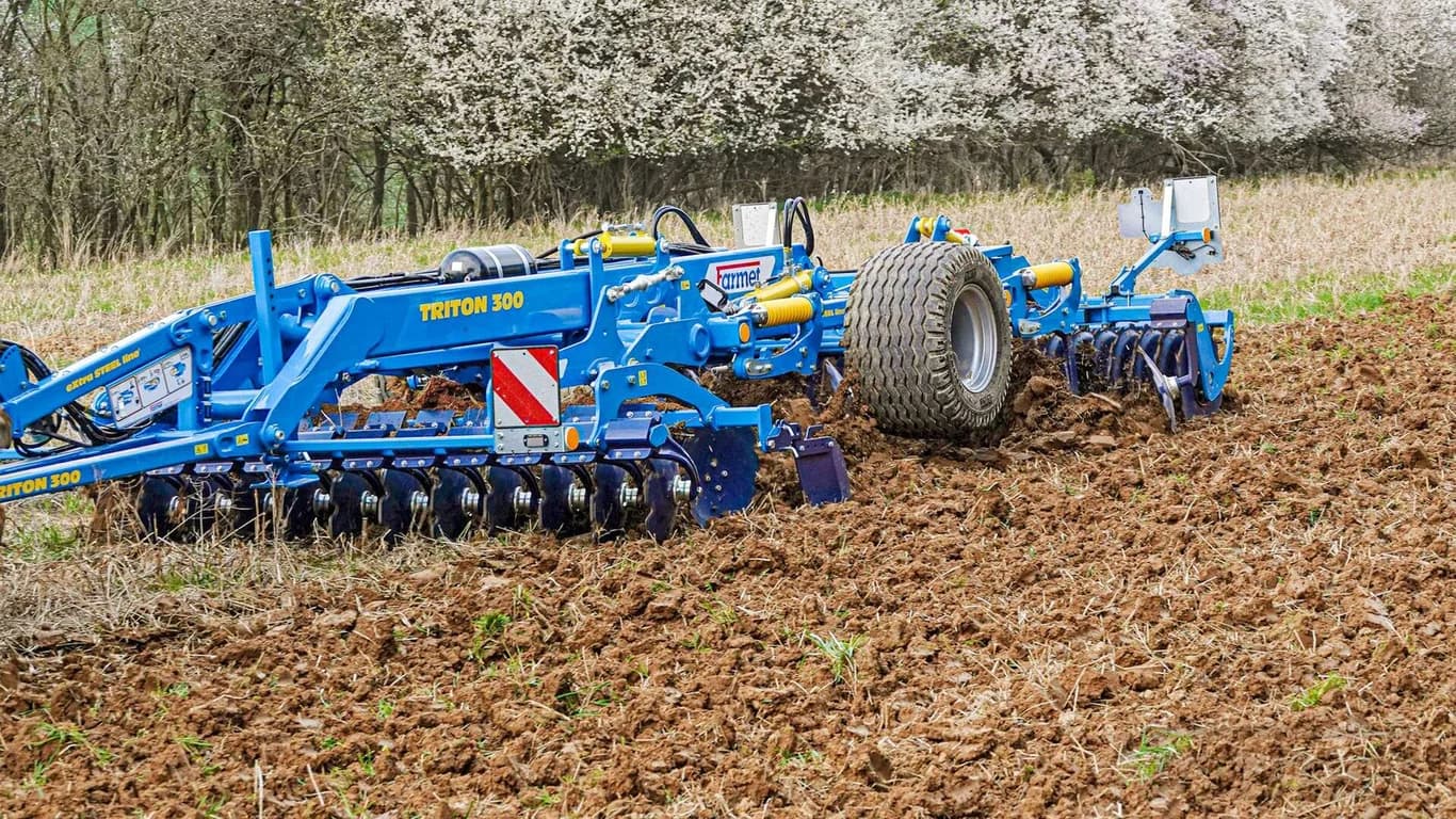 Cultivator Farmet Triton — Farmet