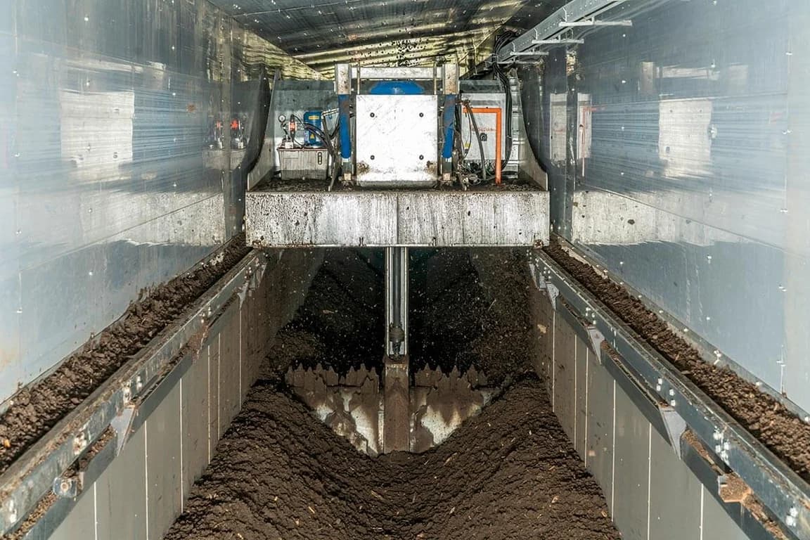 Manure separator & composter Big Dutchman CompoLiner — Big Dutchman