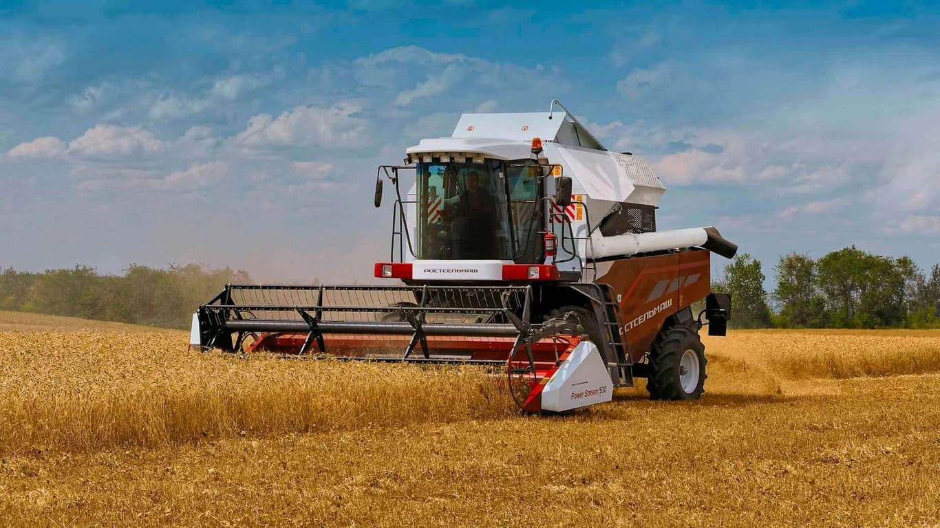 Combine harvester Rostselmash NOVA — Rostselmash
