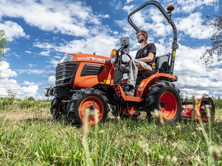 Compact tractor Kubota B1121 — Kubota