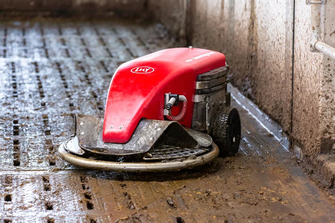 Barn cleaner Lely Discovery Scraper — Lely