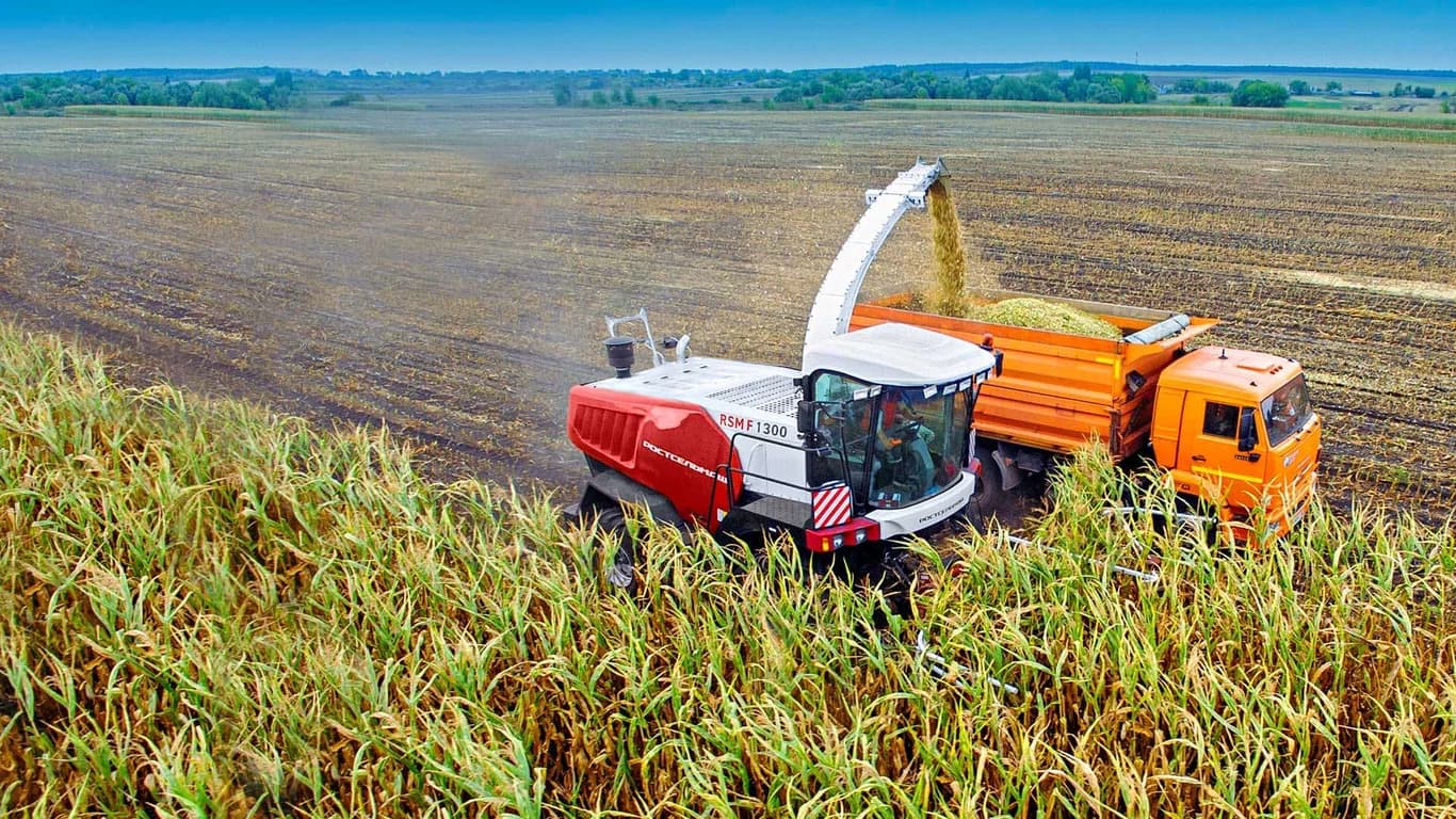 Forage harvester Rostselmash RSM F 1300 — Rostselmash