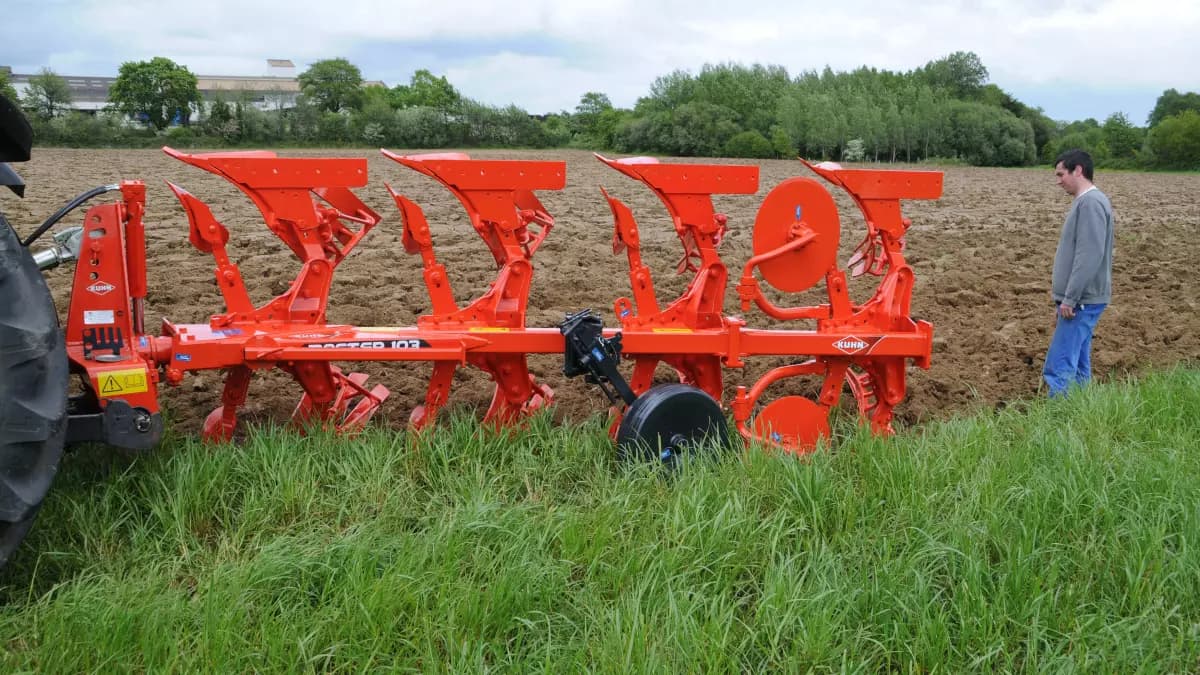 Plow KUHN MASTER 103 — KUHN
