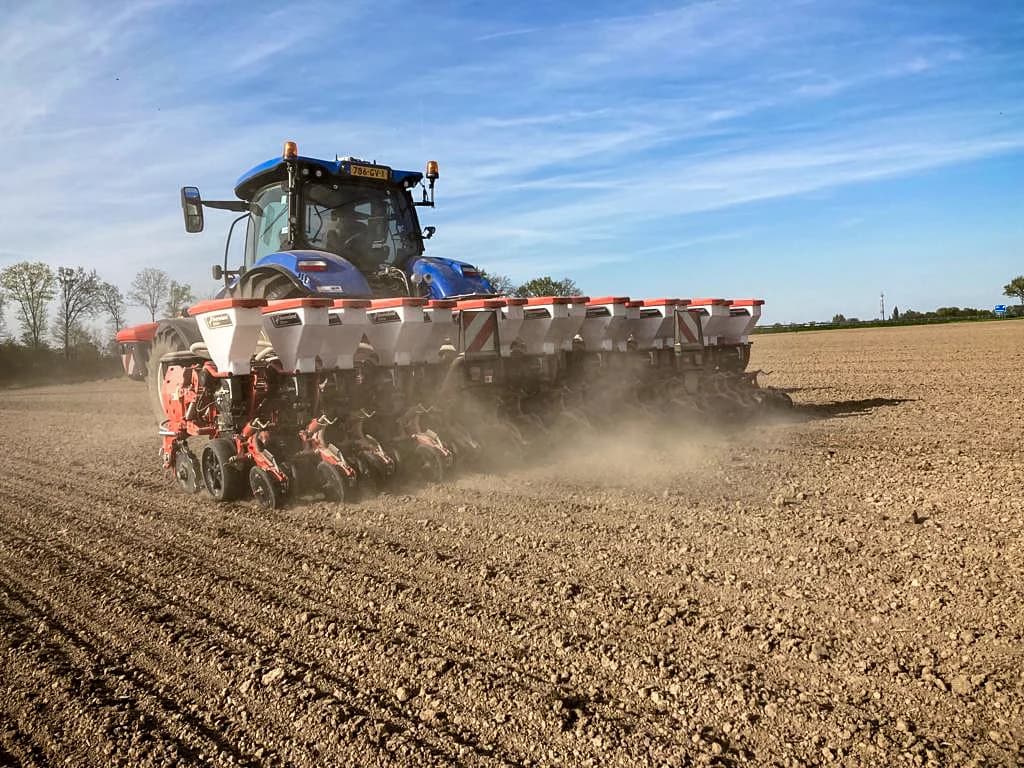 Precision planter Kverneland Optima F — Kverneland
