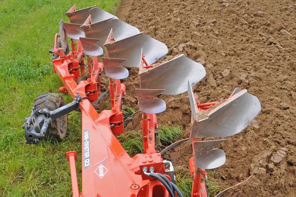 Plow KUHN MASTER 123 — KUHN