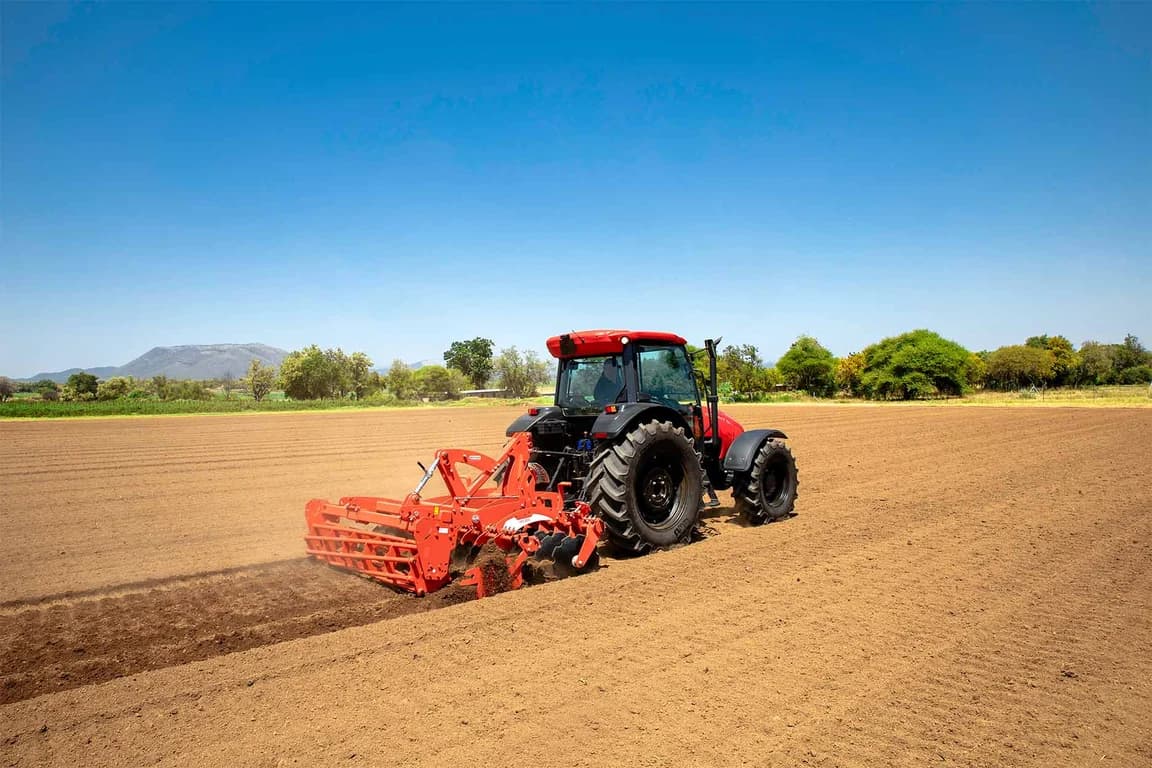 Row crop tractor McCormick B-MAX 100 HC Cab — McCormick