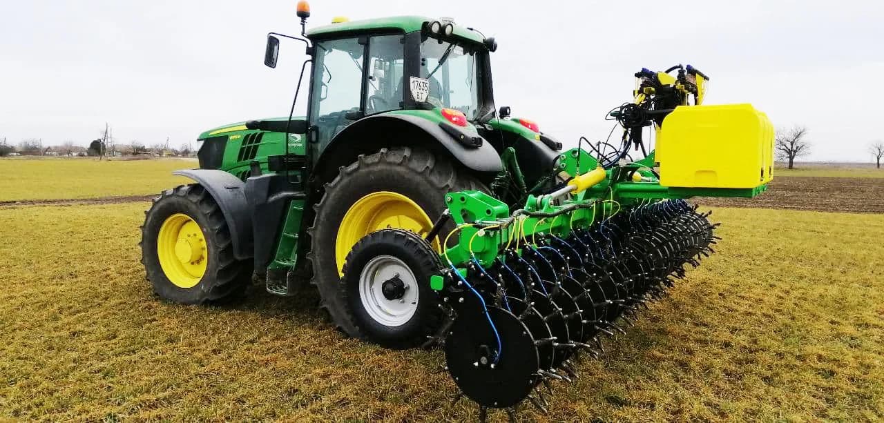 Fertilizer applicator Veles-Agro VULKAN 6 (mounted) — Veles-Agro