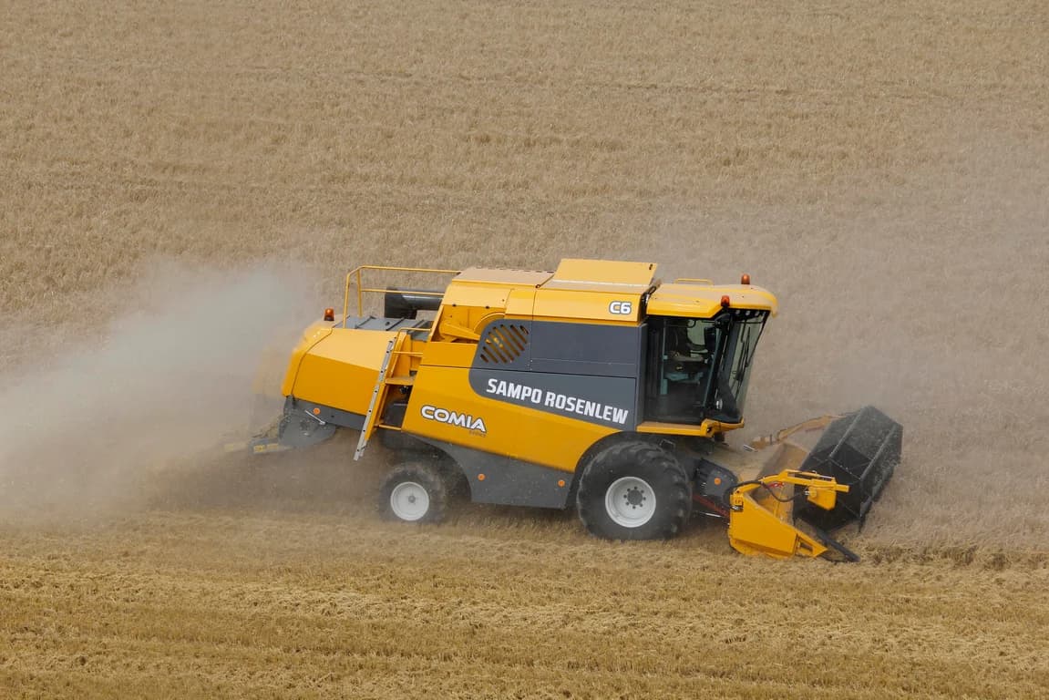 Combine harvester Sampo Rosenlew Comia C6 — Sampo Rosenlew