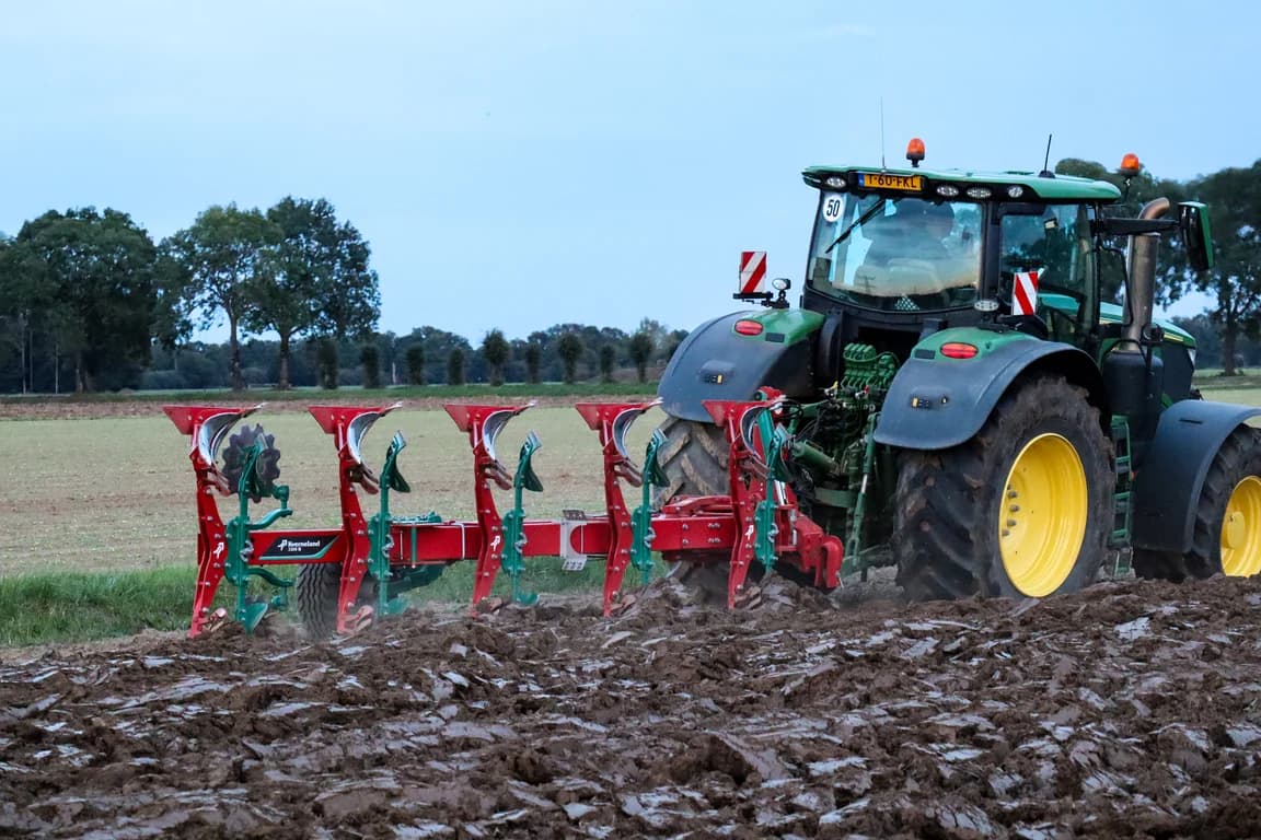 Plow Kverneland 3300 B Variomat — Kverneland