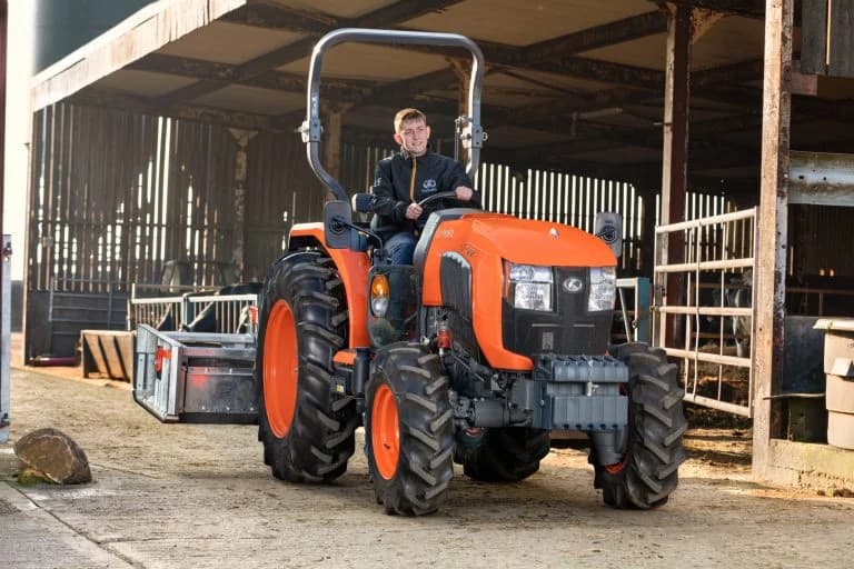 Compact tractor Kubota L1-452 DW/DM — Kubota