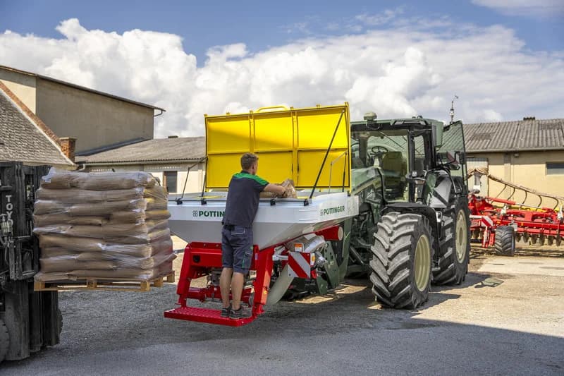 Air seeder PÖTTINGER AMICO F — PÖTTINGER