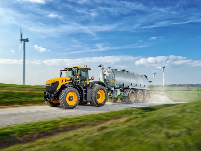 Row crop tractor JCB Fastrac 8330 — JCB